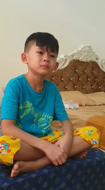 ក្មេងប្រុសកំពុងតែល្បី