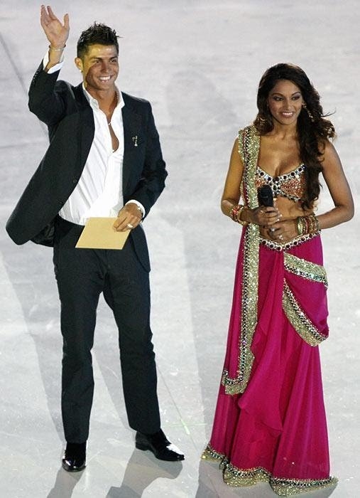 កីឡាករ Cristiano Ronaldo និង អ្នកនាង Bipasha Basu