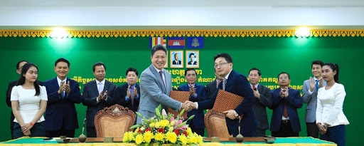 ភាគីកម្ពុជា និង ជប៉ុនក្នុងពិធីចុះហត្ថលេខា<br>
