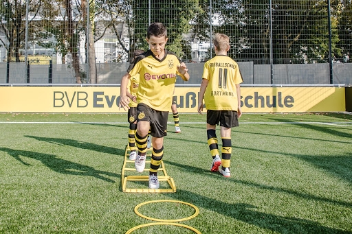 យុវជនរបស់ Borussia Dortmund កំពុងធ្វើការហ្វឹកហាត់<br>
