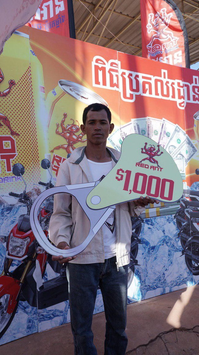 អ្នកឈ្នះរង្វាន់១ពាន់ដុល្លារ
