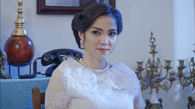 អ្នកស្រី លី ម៉ារីណា ក្នុងរឿង រាជិនីភូមិគ្រឹះ