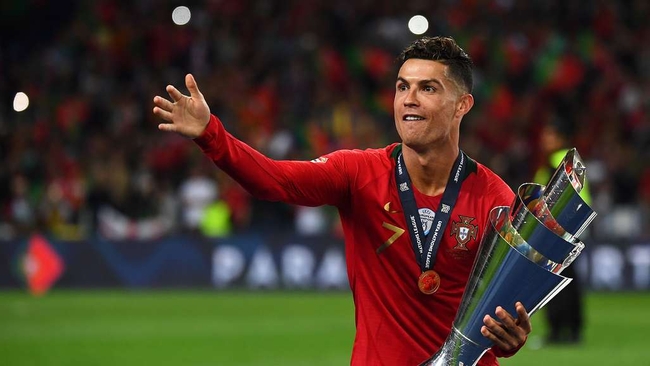 Cristiano Ronaldo ជាមួយពាន UEFA Nations League