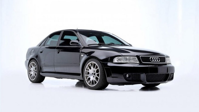 ឡានស៊េរី Audi S4 in 2000&nbsp;
