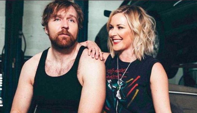 Renee young និងប្តីរបស់នាង