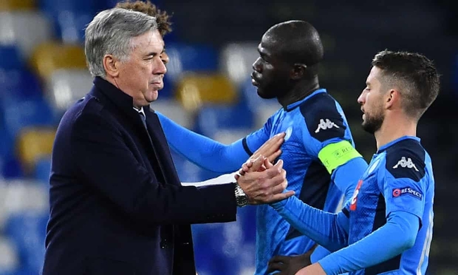 &nbsp; លោក&nbsp;Carlo Ancelotti ជាមួយនឹងកីឡាករក្រុម​ Napoli