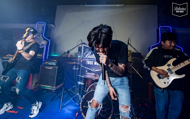  កម្មវិធី Ballantine’s True Music