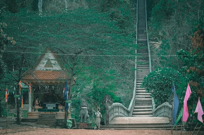 ទិដ្ឋភាព ភ្នំត្បែង