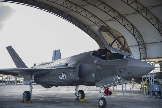 យន្តហោះចម្បាំង F-35&nbsp;ត្រូវបានផលិតឡើង ដោយក្រុមហ៊ុនផលិតសព្វាវុធ Lockheed Martin&nbsp;