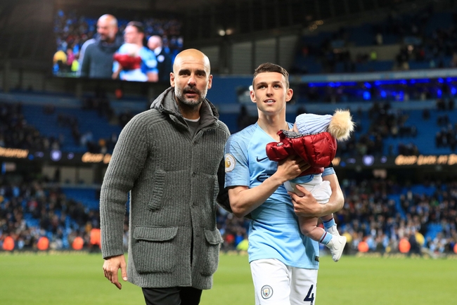 លោក Pep Guardiola និងកីឡាករ Phil Foden