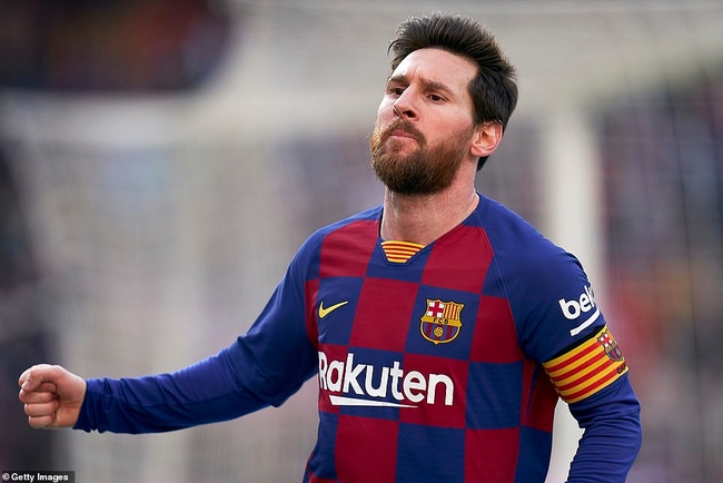 កីឡាករ Lionel Messi អបអរគ្រាប់បាល់