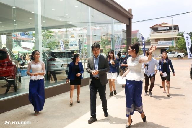 ការបើកដំណើរការសាកល្បងអាគារតាំងលក់រថយន្ត Hyundai
