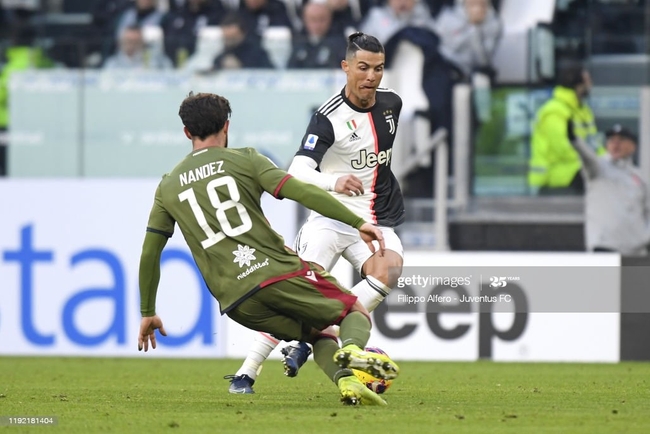 កីឡាករ Nahitan Nandez និងកីឡាករ Ronaldo