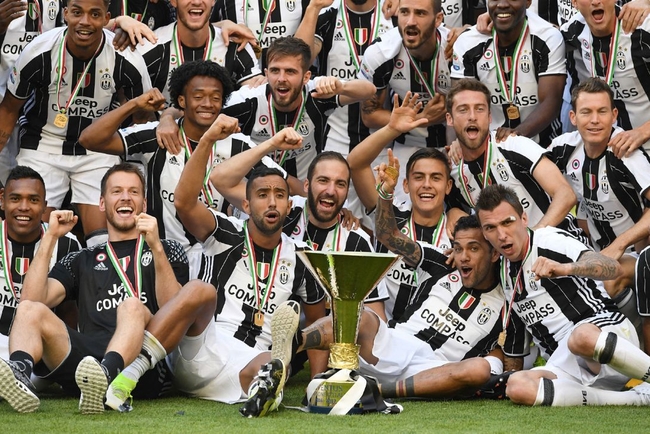 ក្លិប Juventus លើកពាន Serie A របស់ពួកគេ
