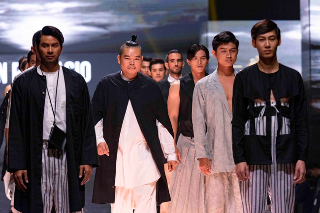  កម្មវិធី ABC Lions of Fashion