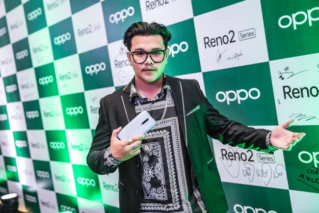  ស្មាតហ្វូនស៊េរីថ្មី OPPO Reno2 F