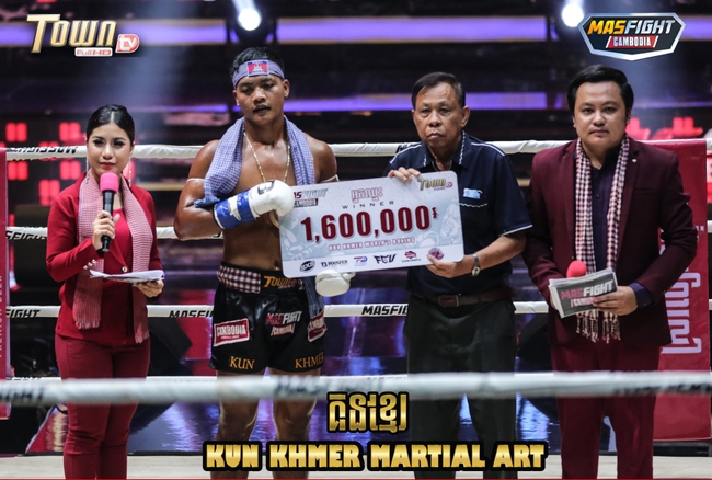 ឈួន រិទ្ធីទទួលបានប្រាក់រង្វាន់អ្នកឈ្នះ