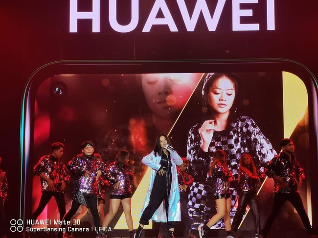 ការប្រគំតន្ត្រី Huawei Y7 Concert