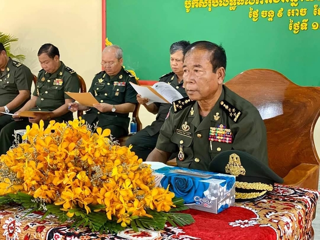 នាយឧត្តមសេនីយ៍ អ៊ុយ សារិន 