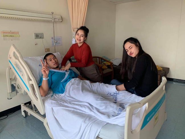 Anon និងភរិយាទាំង២