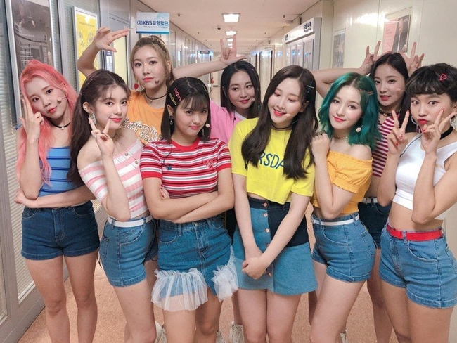 &nbsp; ក្រុមចម្រៀងស្រី&nbsp;Momoland&nbsp;