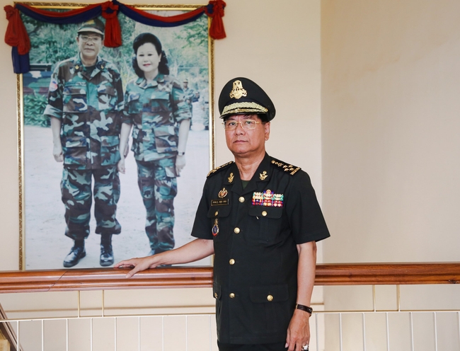នាយឧត្តមសេនីយ៍ ណុប រតនា