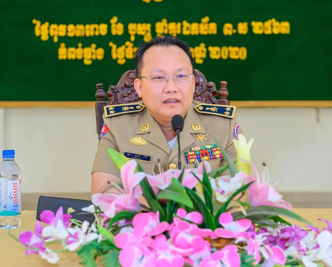  ឧត្តមសេនីយ៍ទោ ខូវ លី 