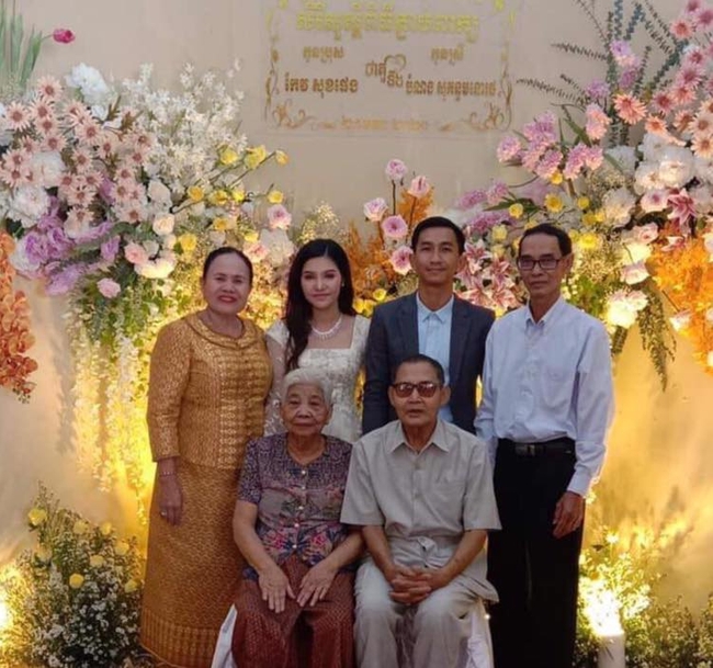 កីឡាករ កែវ សុខផេង និងគូដណ្ដឹងក្នុងថ្ងៃភ្ជាប់ពាក្យ