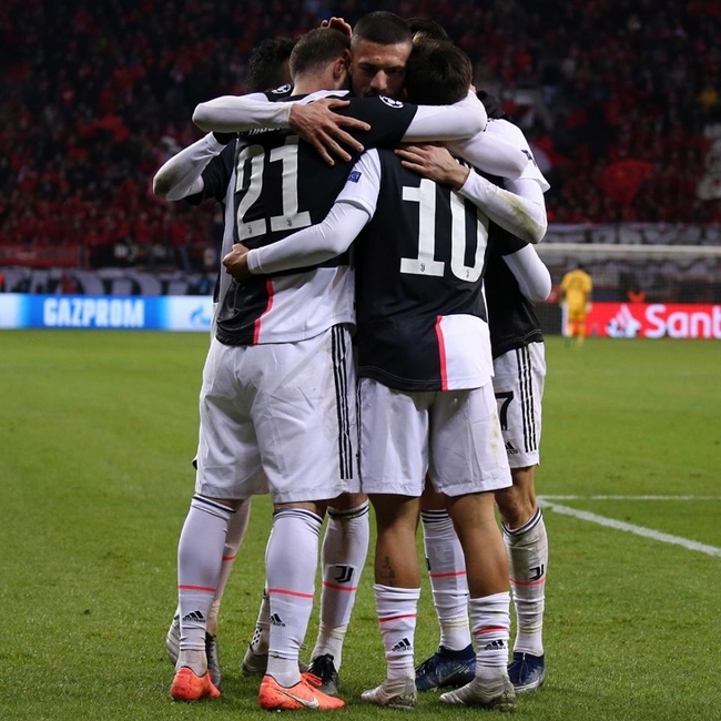 កីឡាកររបស់ Juventus អបអរគ្រាប់បាល់