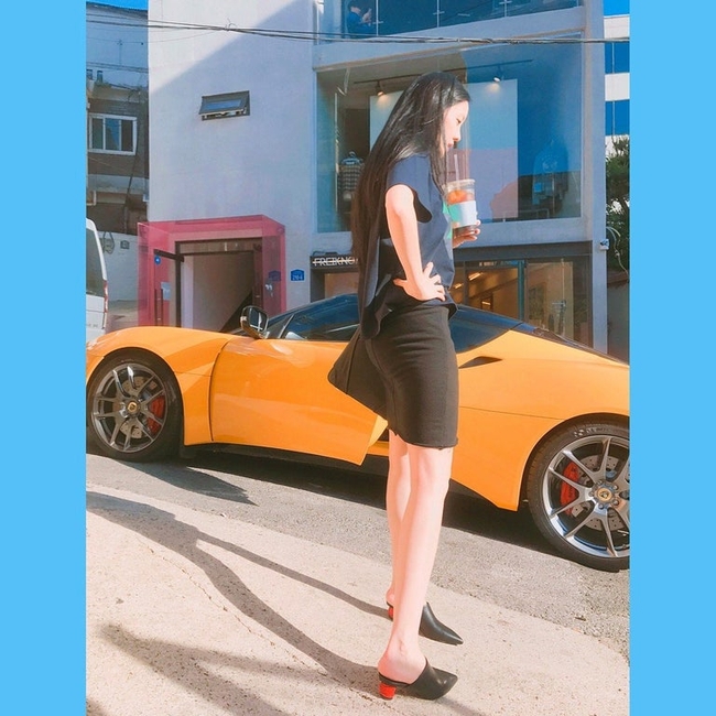 Hyomin និងឡាន Lamborghini&nbsp;