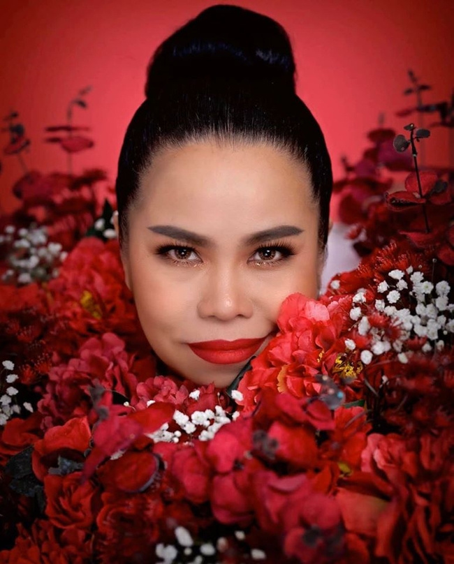 អ្នកគ្រូ ផេនស៊ី&nbsp; តែងខ្លួនប្លែកភ្នែក