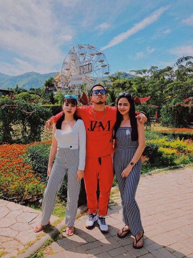 Anon និងភរិយាទាំង២
