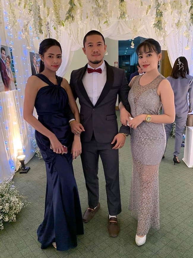 Anon និងភរិយាទាំង២