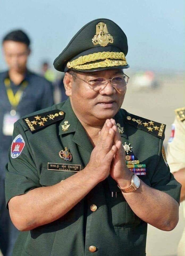 នាយឧត្តមសេនីយ៍ ហ៊ីង ប៊ុនហៀង