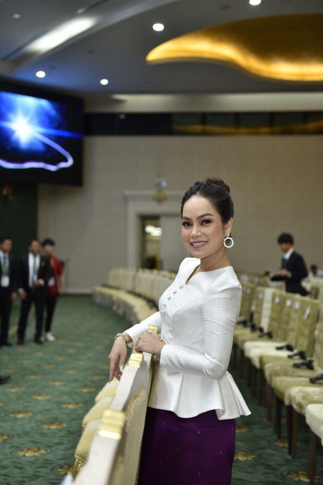 &nbsp; អ្នកនាង ខៀវ សានសាណា