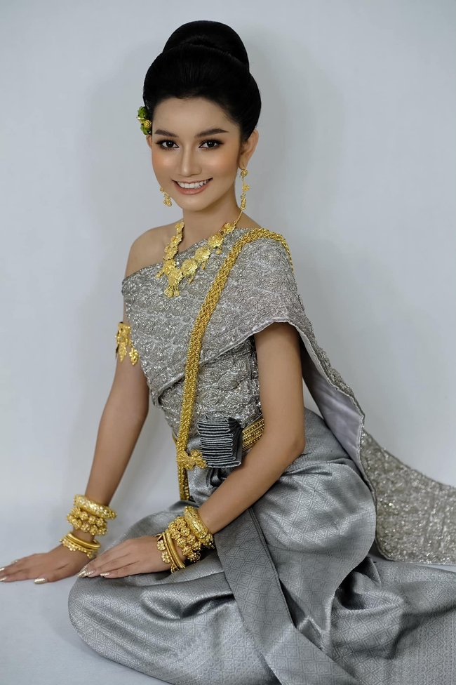 សំណាង អេលីណា 
