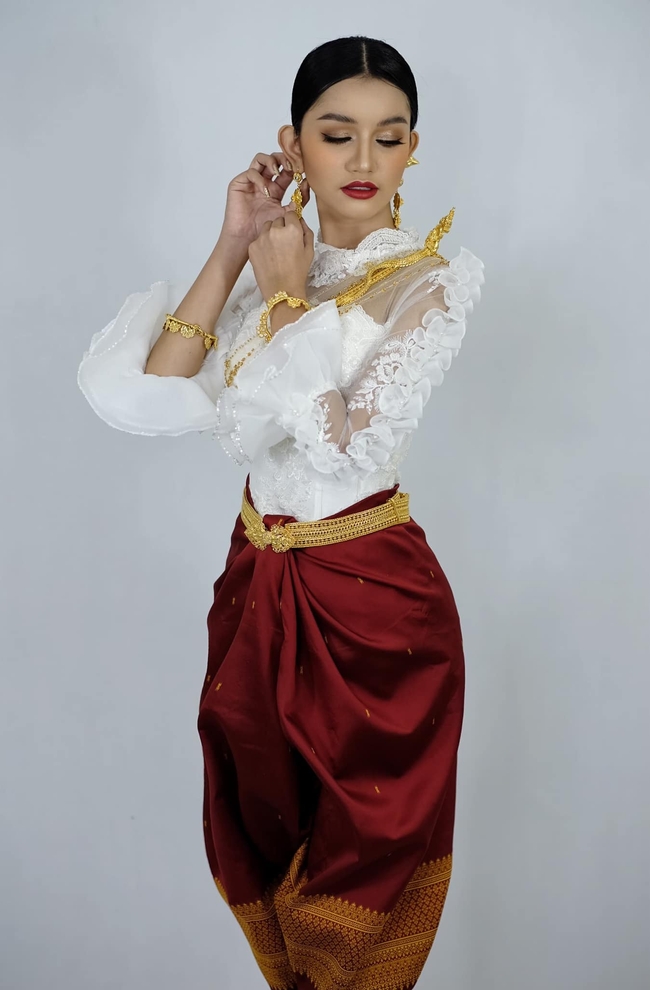 សំណាង អេលីណា ក្នុងឈុតបុរាណខ្មែរ