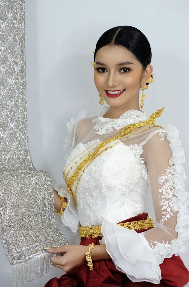 សំណាង អេលីណា ក្នុងឈុតបុរាណខ្មែរ