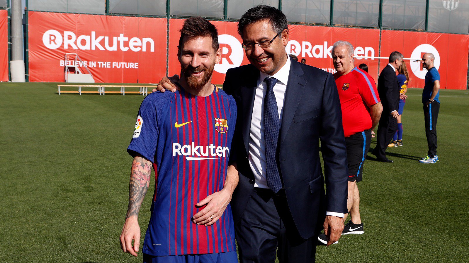 កីឡាករ Lionel Messi និងលោក Josep Maria Bartomeu